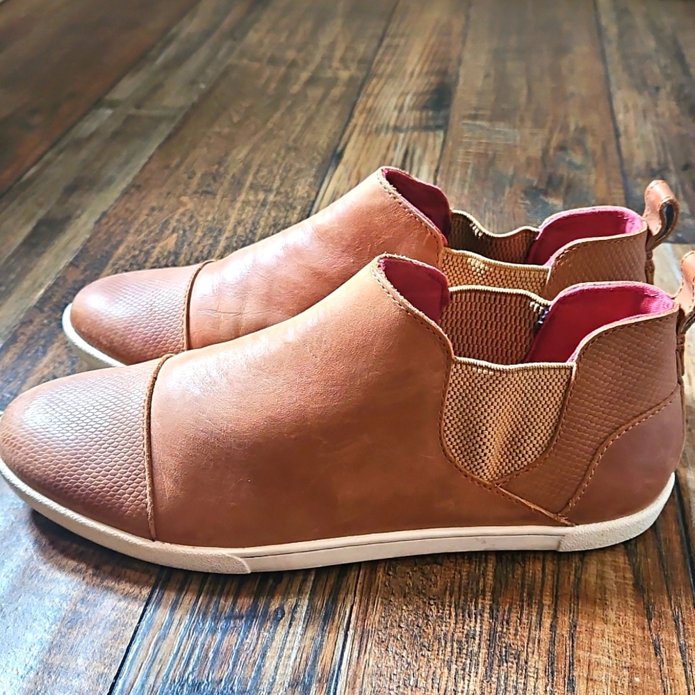 Olukai Women's Slip‎ On Brown Leather Slip-On Ankle Boots.